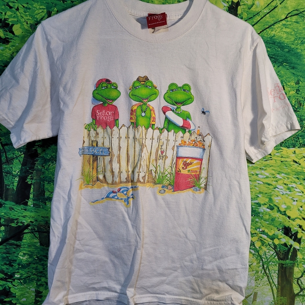 (3407)Senor Frogs, Tee Shirt. Pit to pit, 20 in.